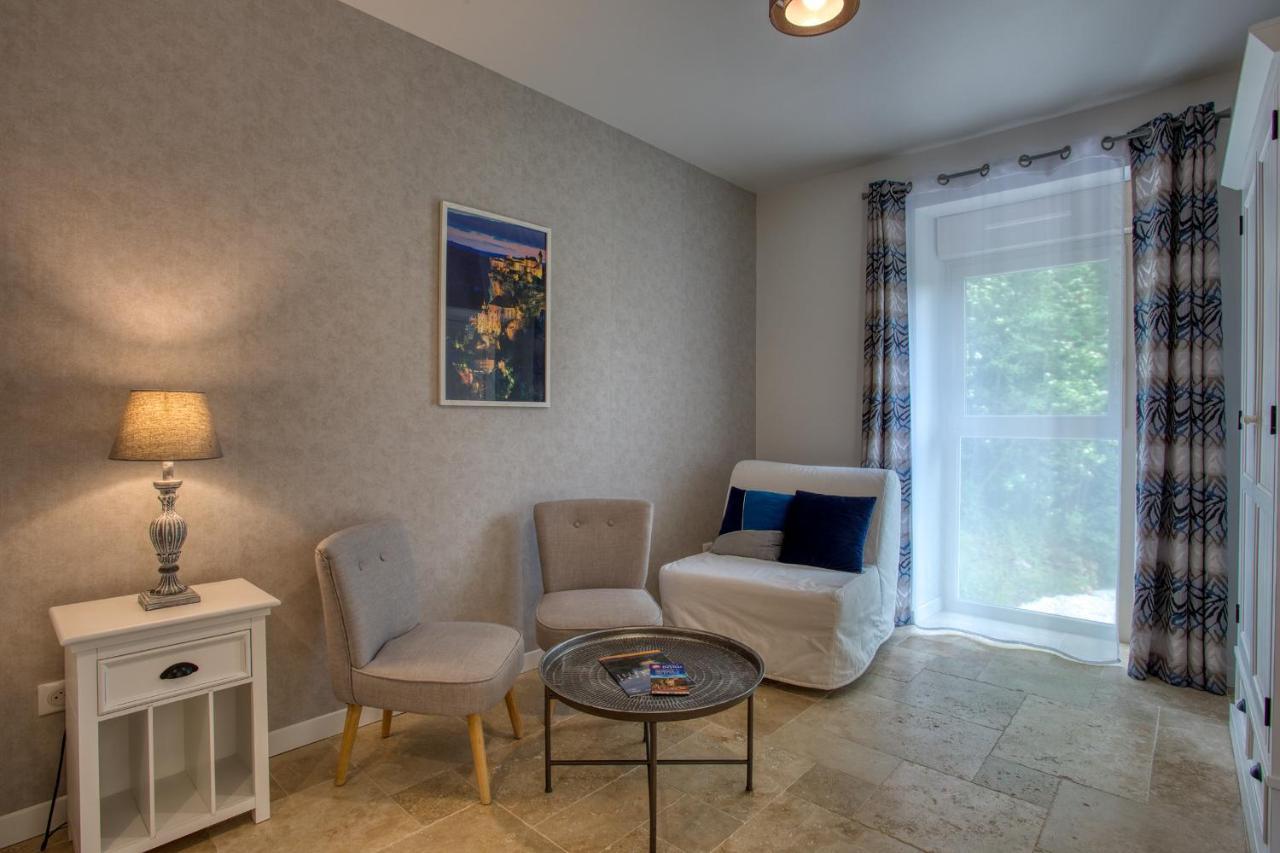 Domaine Des Pierres Blanches - Chambres D'Hotes Carlux Exterior foto
